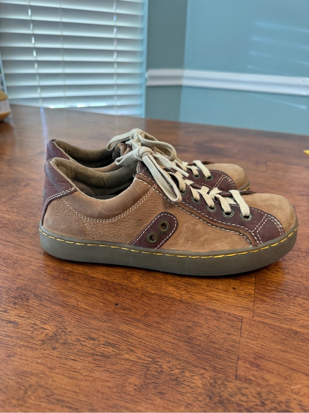 VTG Dr. Martens 2827 Brown Leather Contrast Stitch Shoes Sneaker Womens US 7